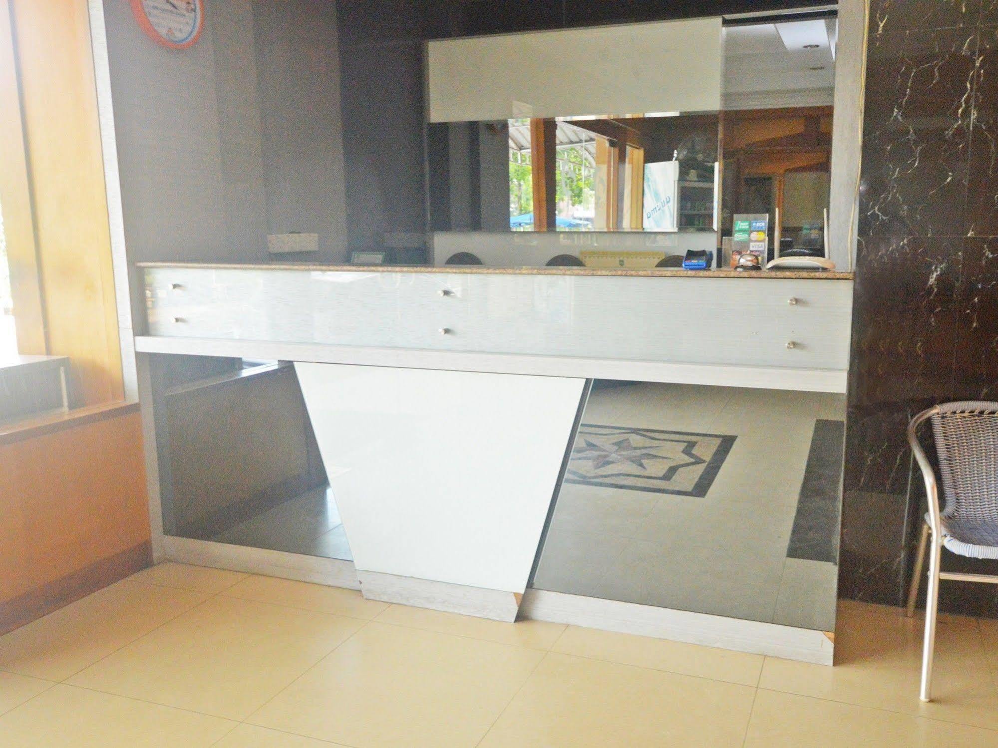 Nida Rooms Nagoya Business Center Batam Экстерьер фото
